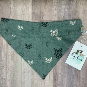 Green with Arrows Over the Collar Dog Bandana